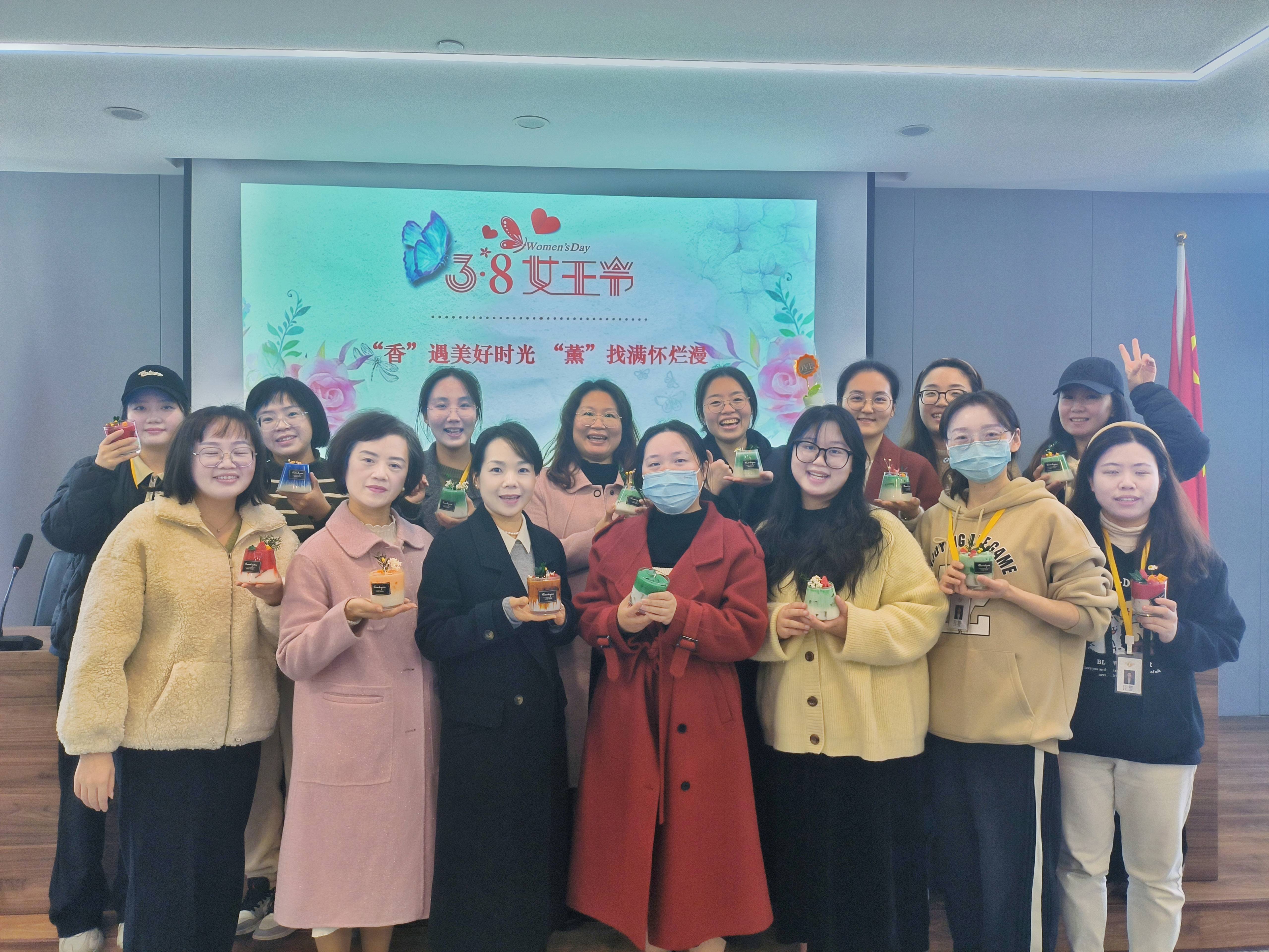“香”遇美好時光、“薰”找滿懷爛漫丨面粉公司開展三八婦女節(jié)香薰蠟燭手作活動